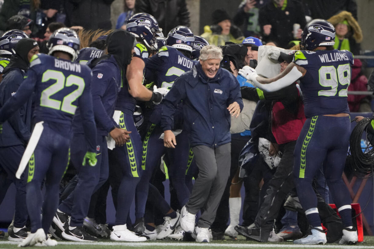 Venerable coaches lead Steelers and Seahawks into key Week 17 matchup - The  Columbian